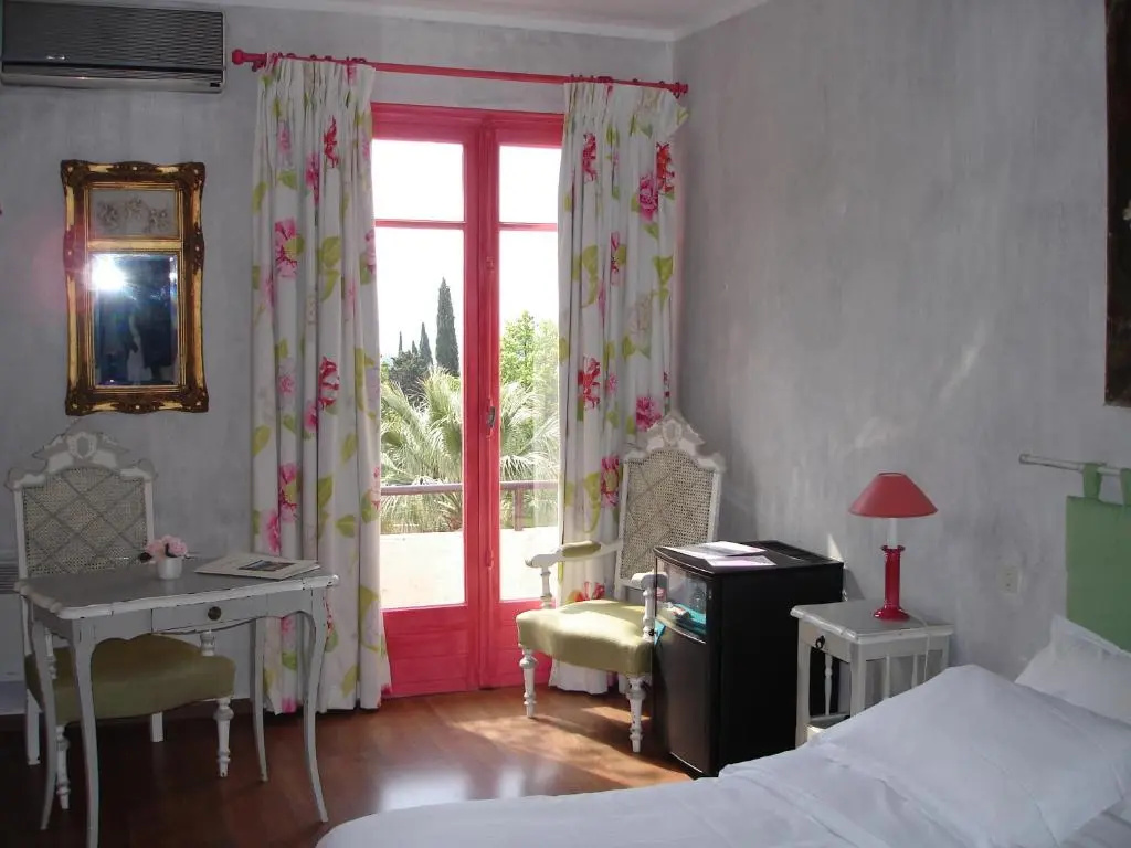 Deluxe Double room (full double bed)