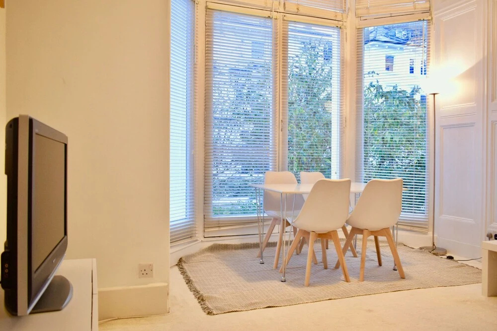 Elegant Mezzanine Studio Flat in Belsize Park