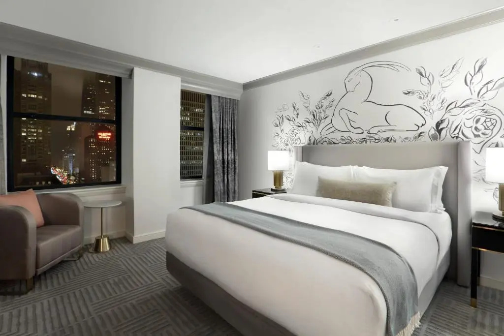 Standard Double room with city view (full double bed)