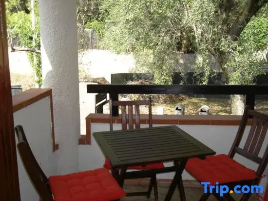 Cozy Attic Overlooking the Sea, Villa Cecilia ap 3- Two Hours Drive from Naples