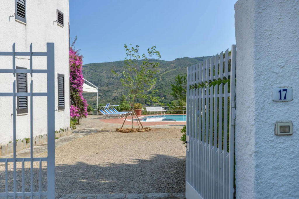 Octagonal villa with private pool and 10 beds-Villa Ottagonale