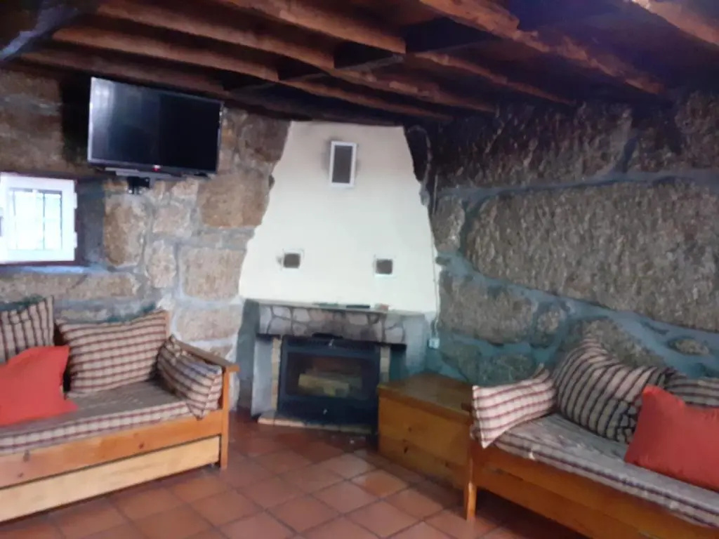 4 Bedrooms Cottage