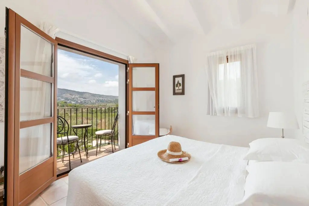 Standard Double room with balcony (full double bed)