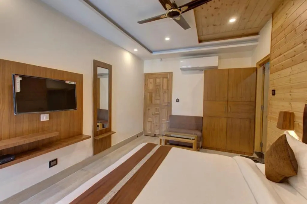 Superior Double room (full double bed)