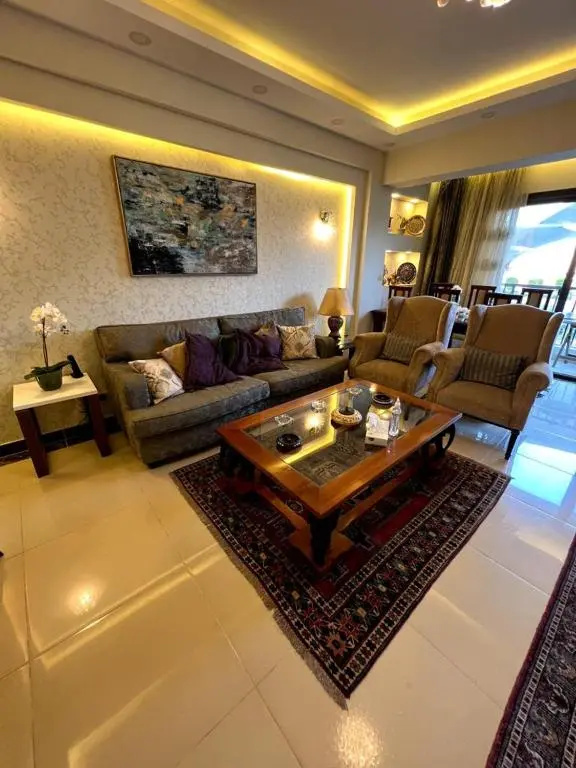 Lovely hotel apart in front Auc