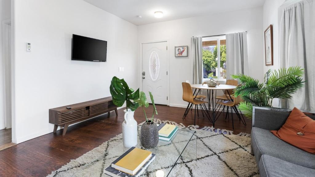 4BR Bungalow in Echo Park
