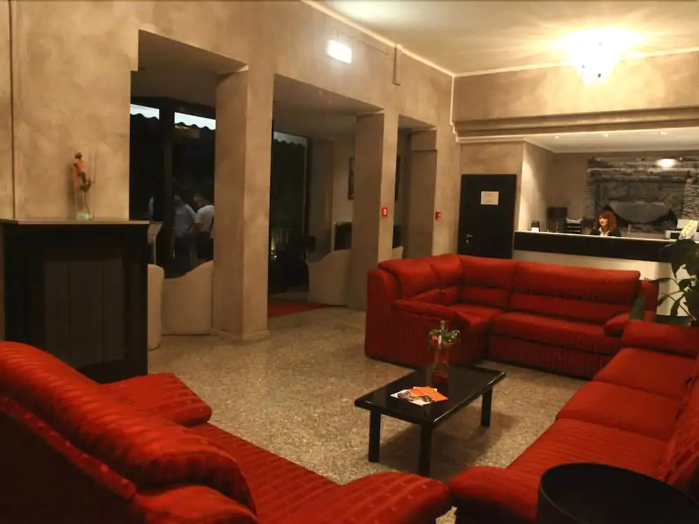 Lobby & Reception