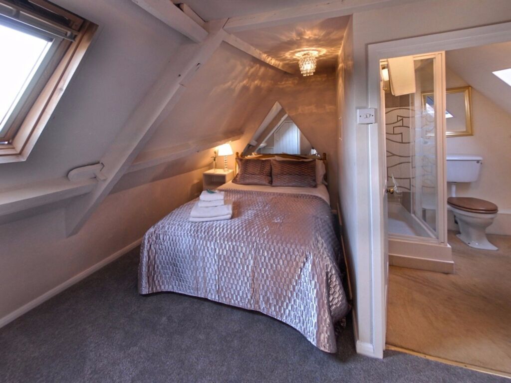 The White Horse & Griffin by null