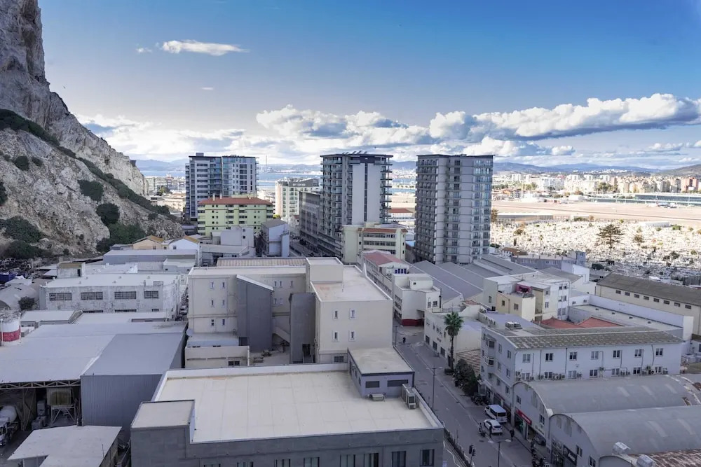 Top Studio With View-hosted by Sweetstay - фото 12