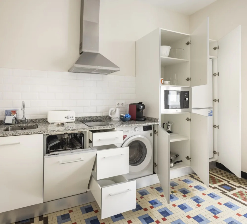 2 Bedrooms Apartment with city view