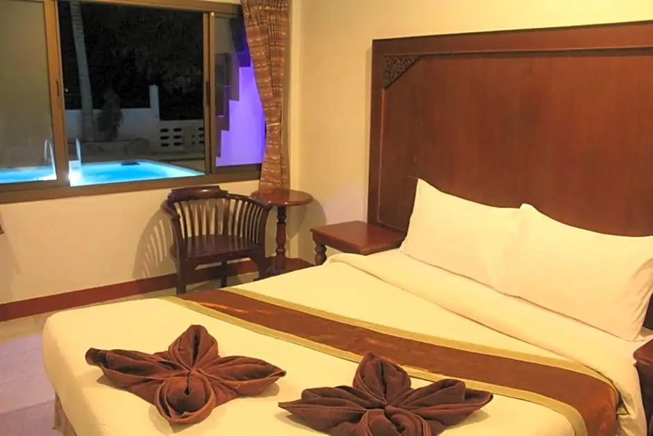 Standard Double room with pool view (twin beds)