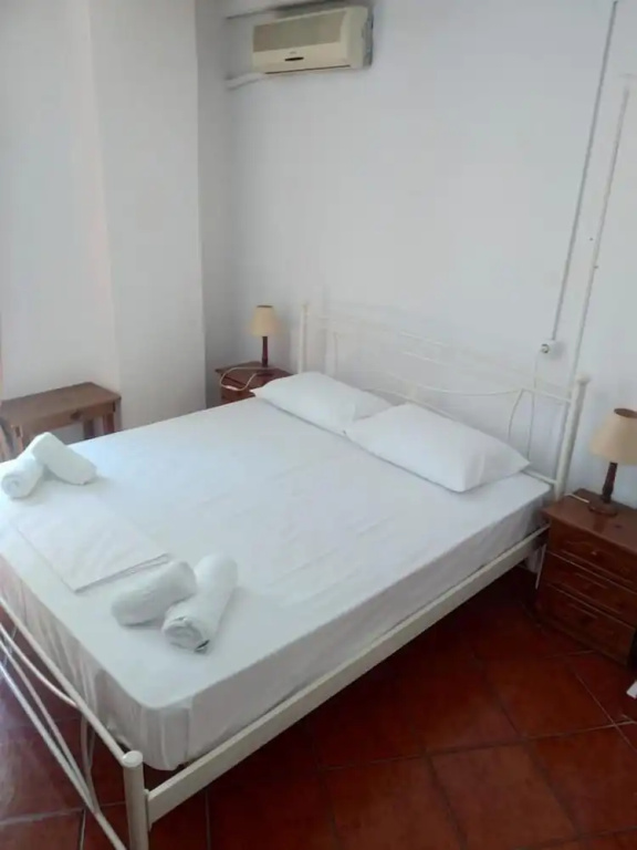 Deluxe Double room with balcony (full double bed)