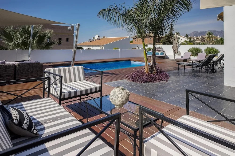 Great Beach Side Villa – Semi Heated Pool