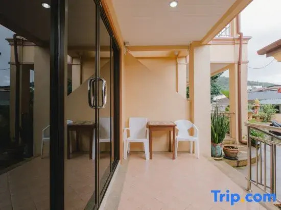 Двухместная студия с балконом двуспальная кровать в Kataonsea Bungalows