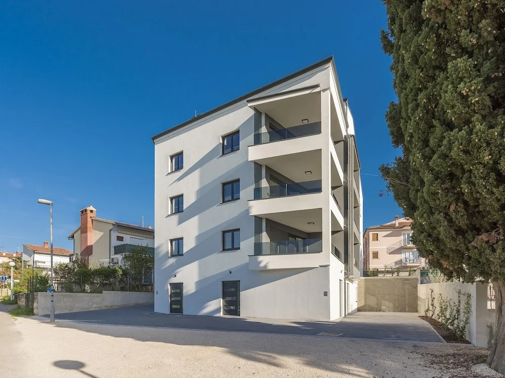 A Beautiful Spacious Apartment for 4 Persons Near the Beach in Rovinj