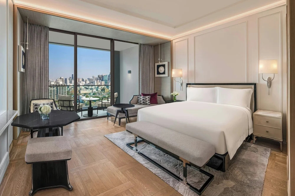 Отель The Ritz-Carlton, Bangkok в Бангкоке