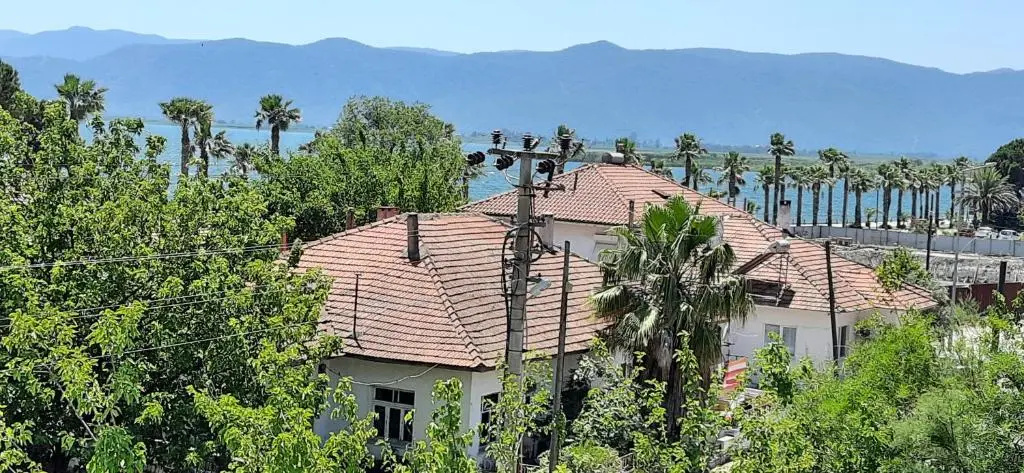 Standard Quadruple room with lake view