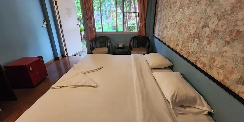 Deluxe Double room with balcony (full double bed)