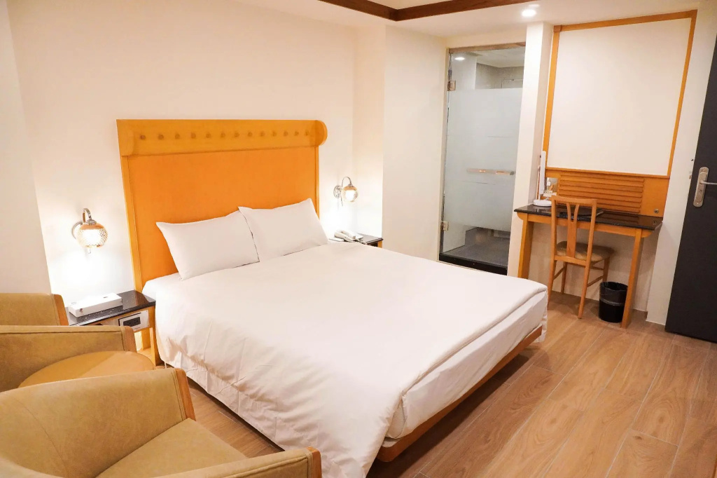 Double Suite (full double bed)