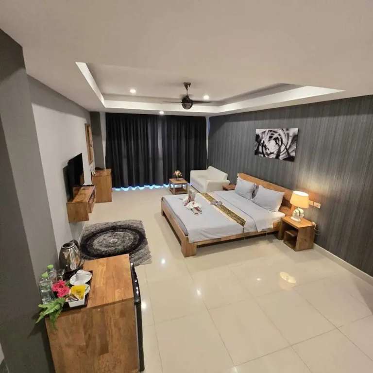 Premium Double room with pool view (full double bed)