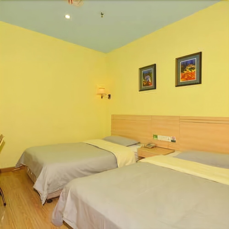 77 Chain Traders Hotel