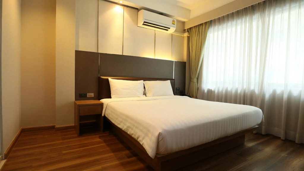 Deluxe Double room (full double bed)