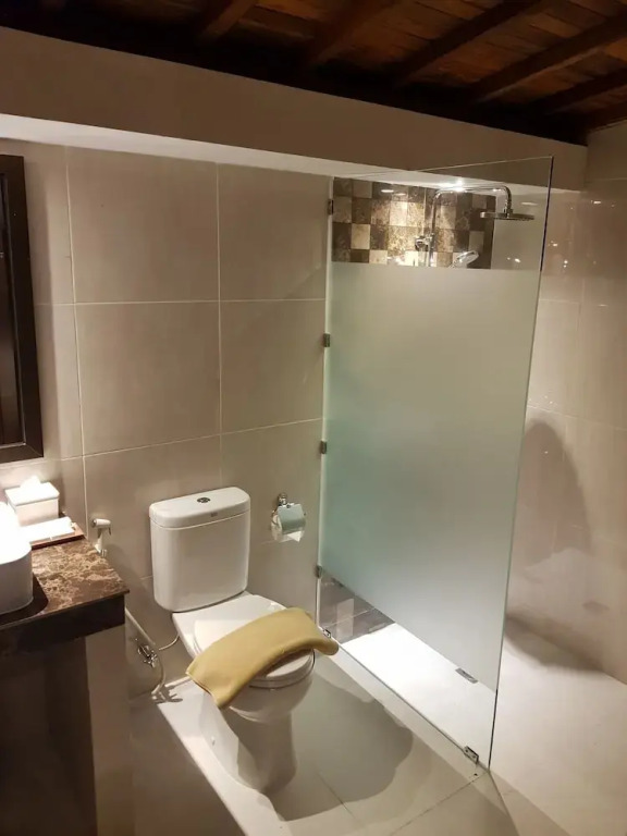 標準雙人房，配有大床