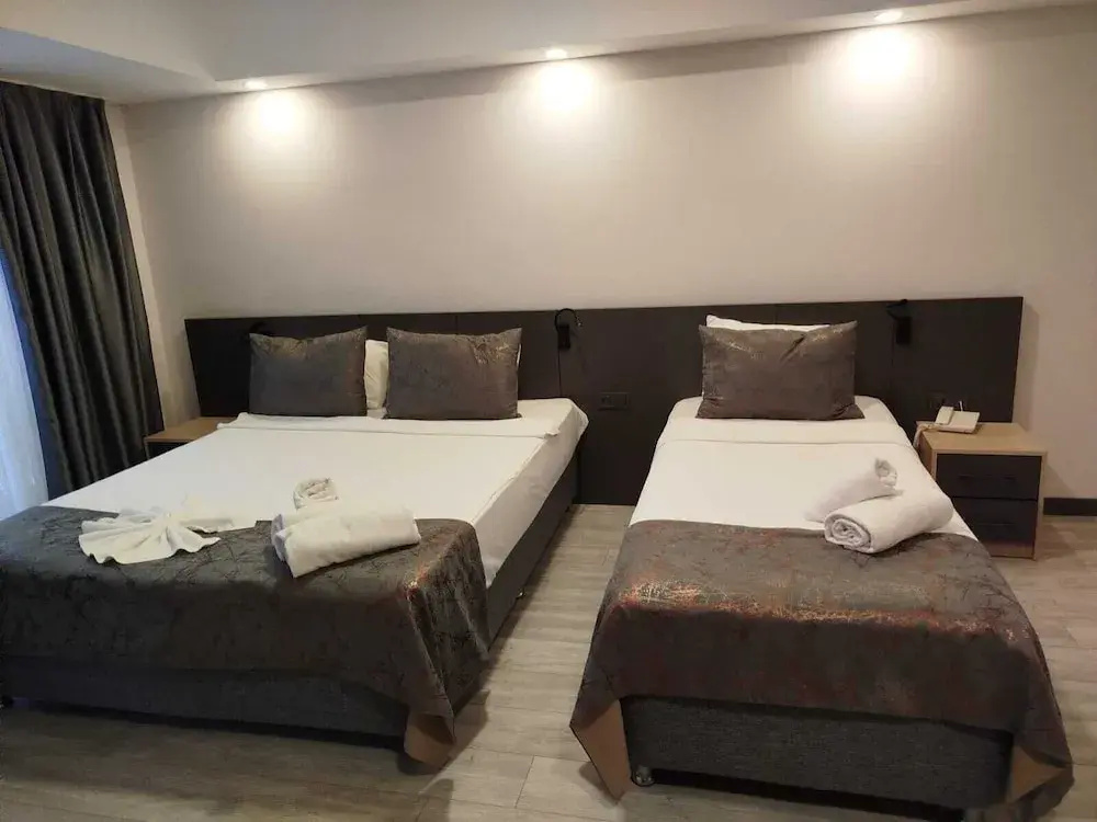 1 Bedroom Standard Quadruple Family room