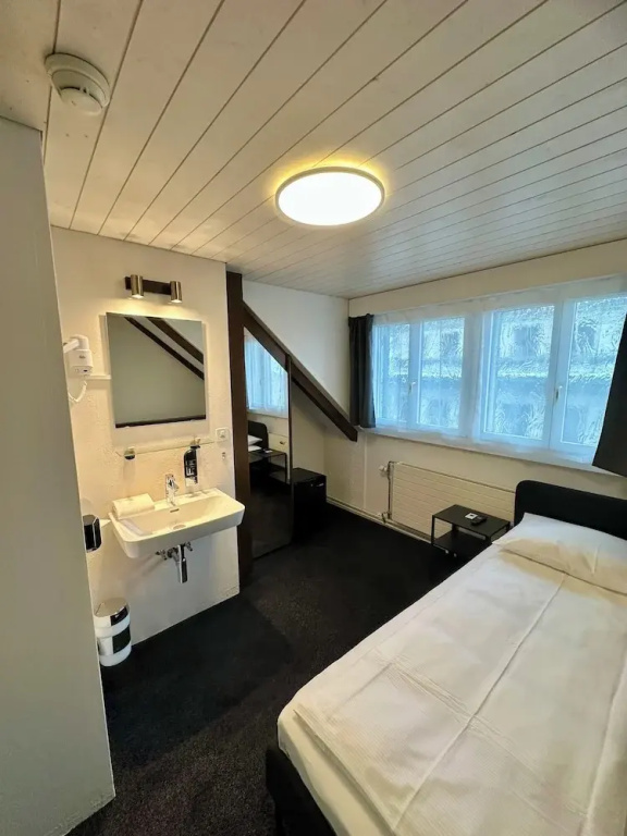 Economy room