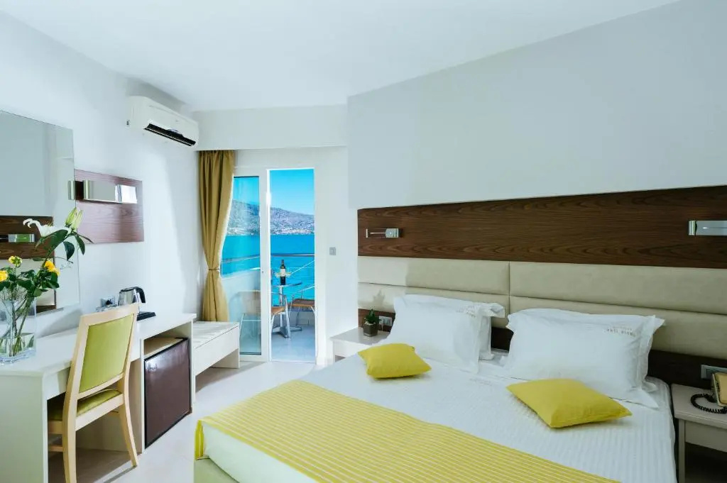 Standard Double room with sea view (full double bed)