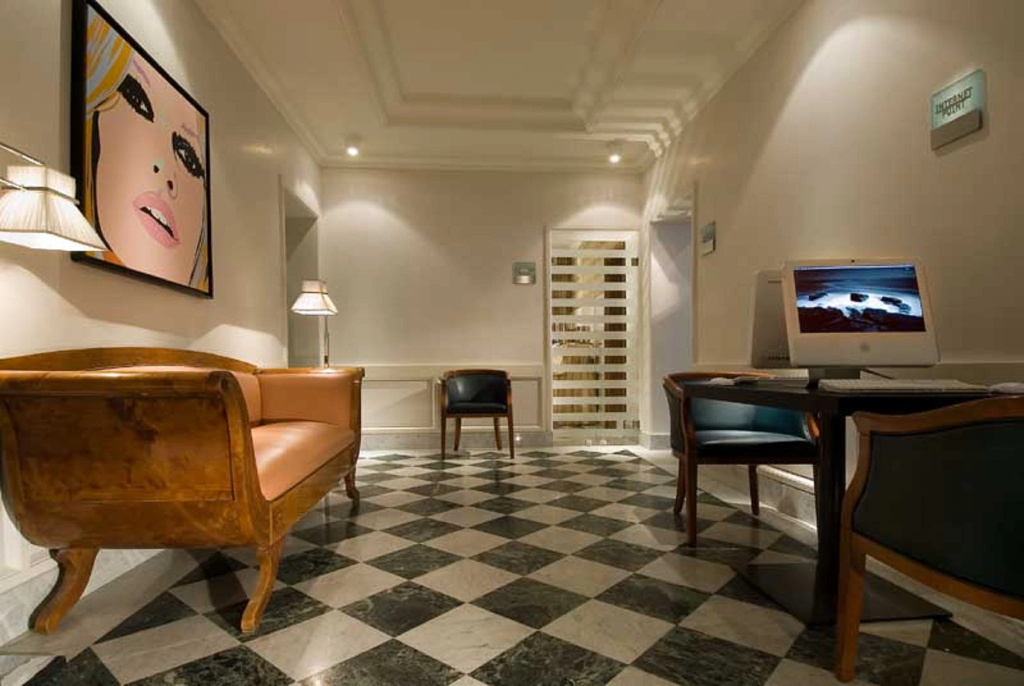 Lobby & Reception