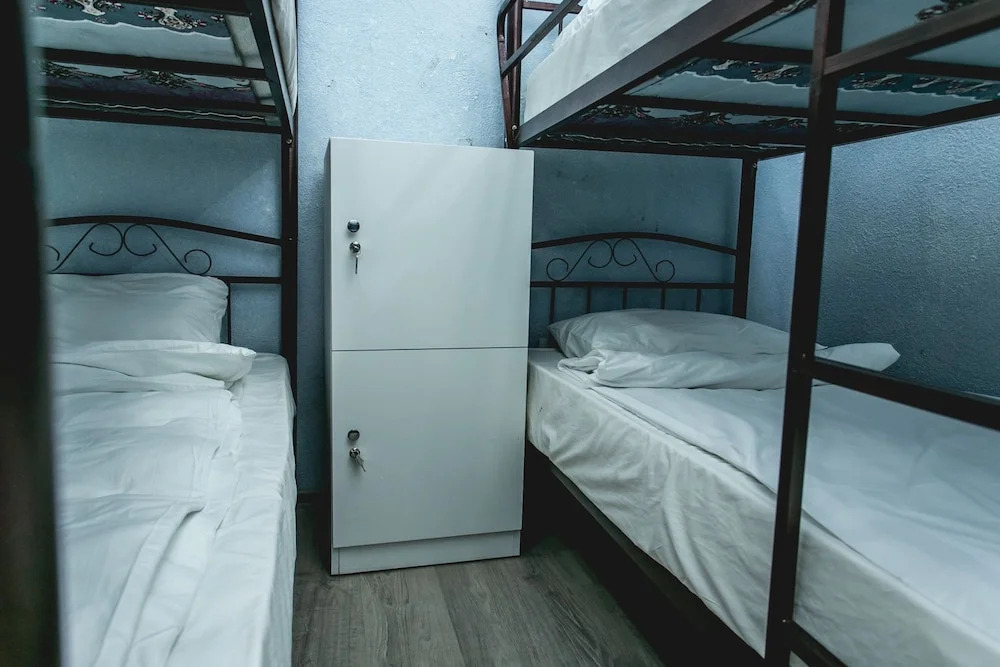 Кровать в общем номере (мужской номер) в Хостел Sherlock Homes Баку