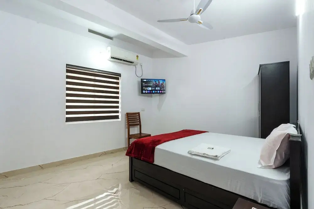 Standard Double room with city view (full double bed)