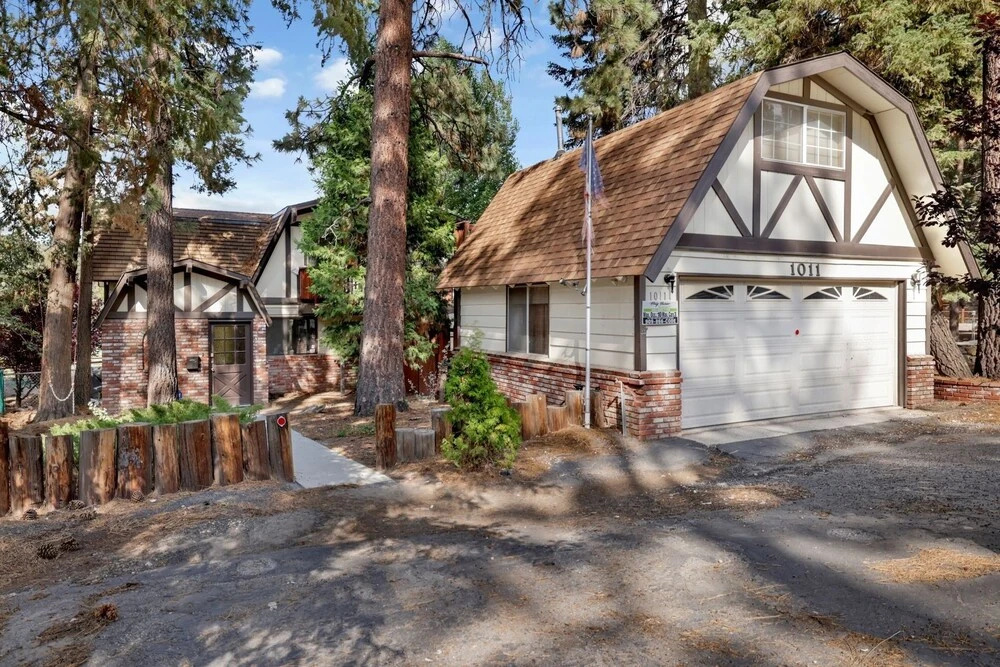 1976-bear Cabin 3 Bedroom Home by RedAwning