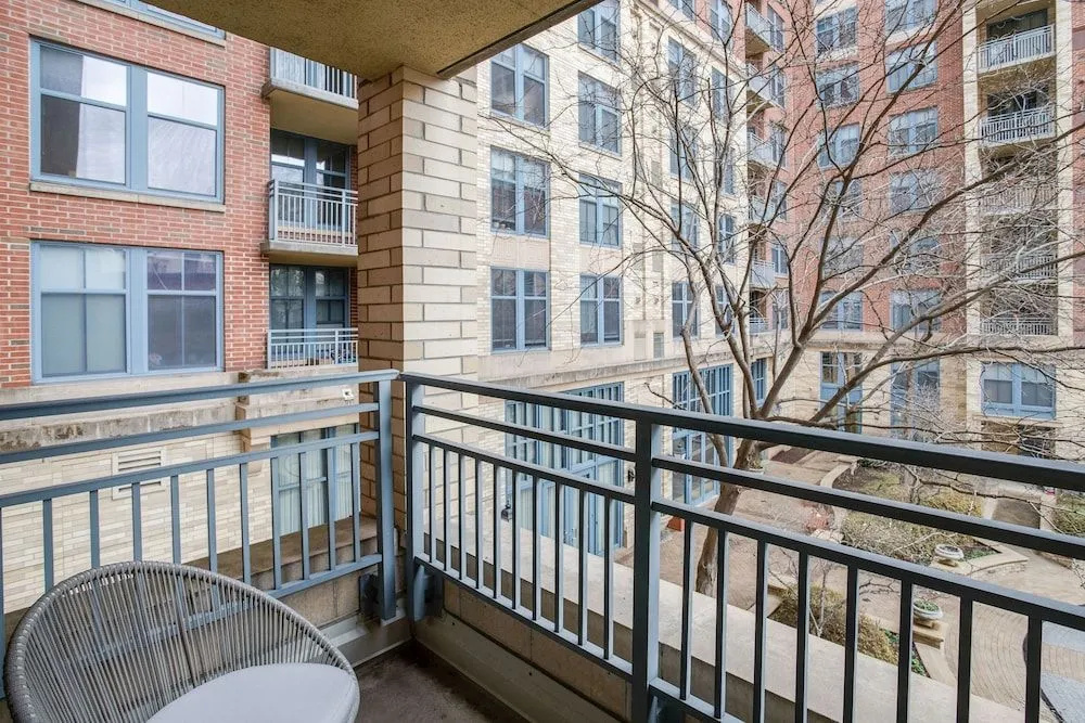 Great Business Condo At Pentagon City