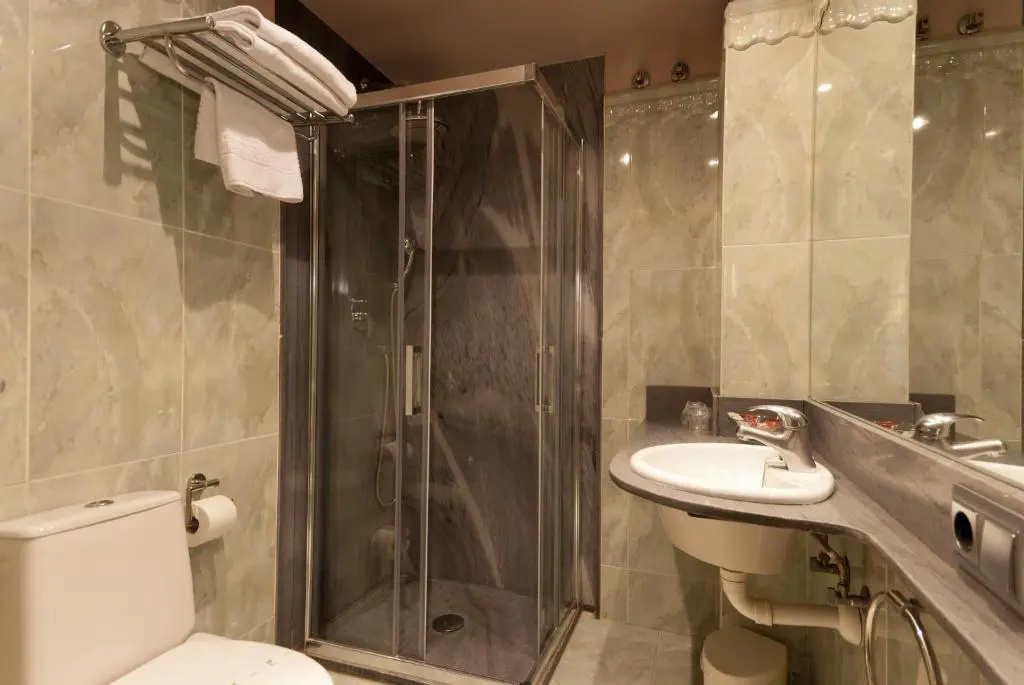 Standard Double room with balcony (full double bed)