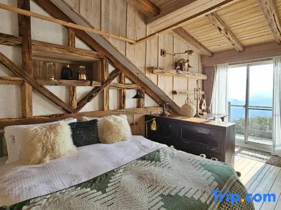Deluxe Double room with mountain view (full double bed)