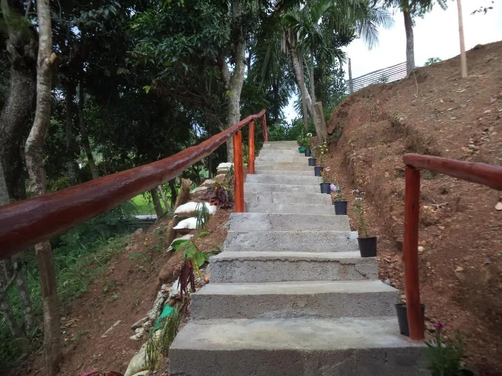 標準雙人房，設有露台及大床