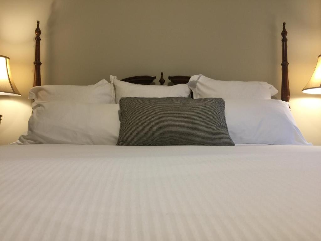 Dartmouth House Inn