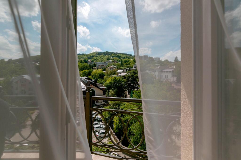 Отель Александр 3*, Кисловодск, цены от 8600 руб. 101Hotels.com