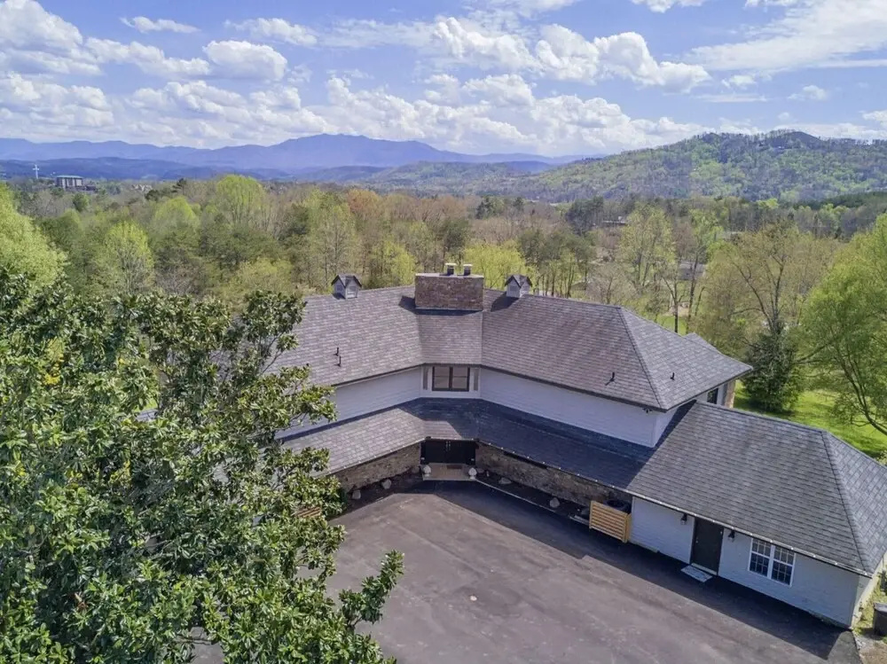 Crestview Estate By Heritage Cabin Rentals