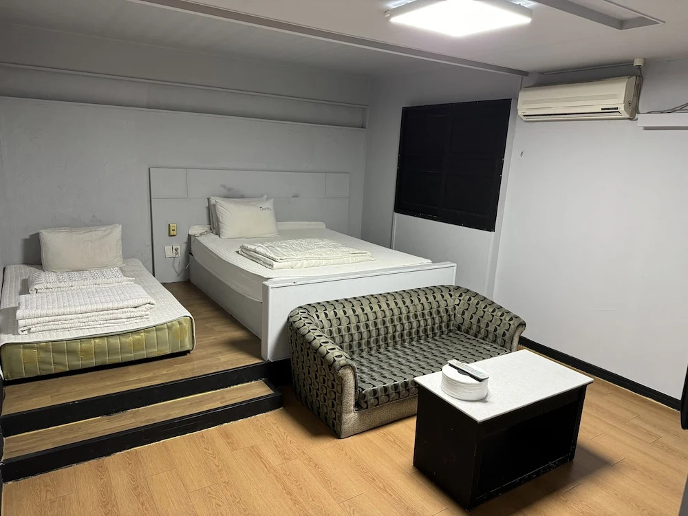 Standard Double Family room (full double bed)