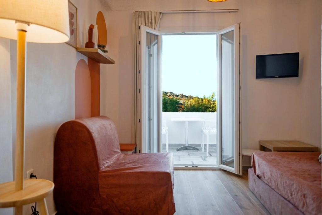 Adonis Hotel Studios & Apartments — 4