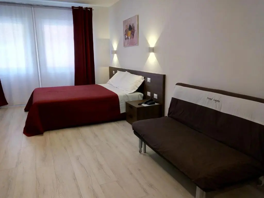 Standard Double room (full double bed)