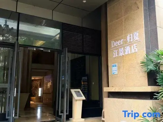 Deer Guixia River View Hotel (Chongqing Beibin Road Liujia Port Store)