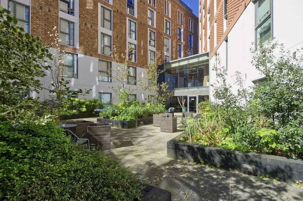 Inviting Student Studio Minutes From City Centre