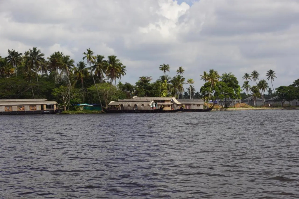 Soma Houseboat - Général