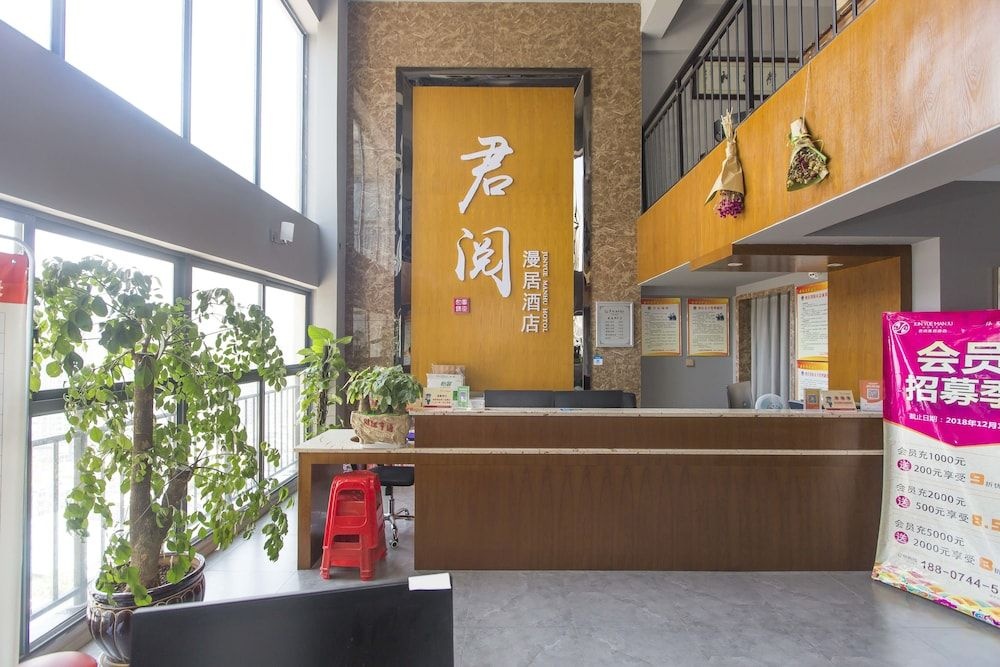 Jun Yue Man Ju Hotel
