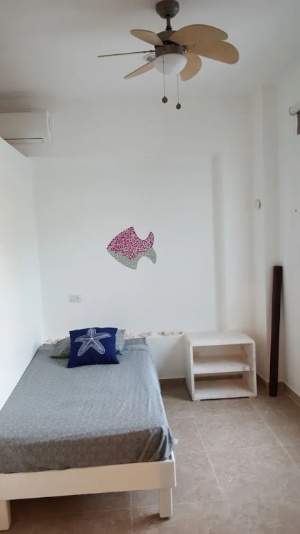 雙人木屋，配有雙人床