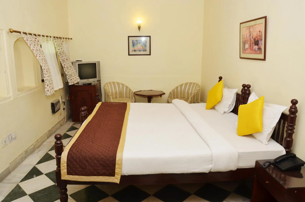 Standard Double room (full double bed)